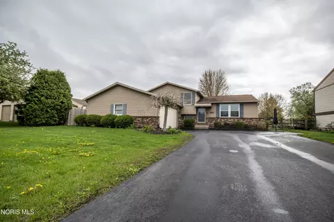 2214 Denton Ln, Maumee, OH 43537