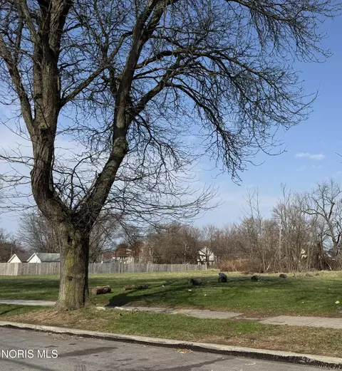 2208 Fulton St, Toledo, OH 43620