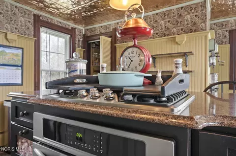 Kitchen - 5668 Ayers Rd, Walbridge, OH 43465 photo 4 of 5