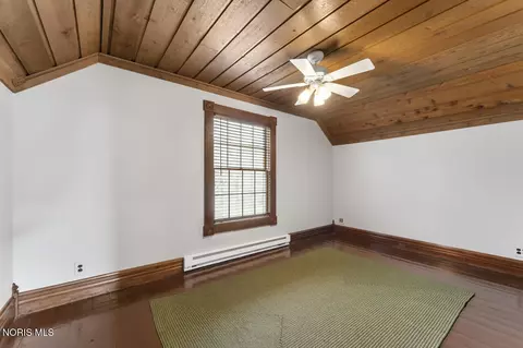 Bedroom - 5668 Ayers Rd, Walbridge, OH 43465 photo 2 of 5