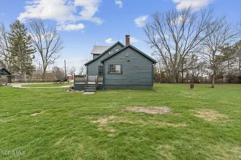 Exterior - 5668 Ayers Rd, Walbridge, OH 43465 photo 4 of 7