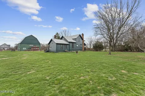 Exterior - 5668 Ayers Rd, Walbridge, OH 43465 photo 5 of 7