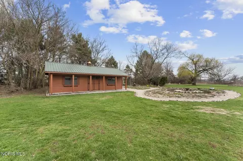 Exterior - 5668 Ayers Rd, Walbridge, OH 43465 photo 6 of 7
