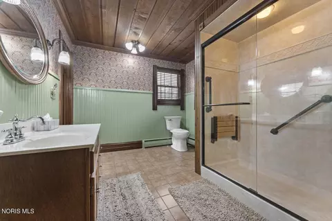 Bath - 5668 Ayers Rd, Walbridge, OH 43465 photo 2 of 5