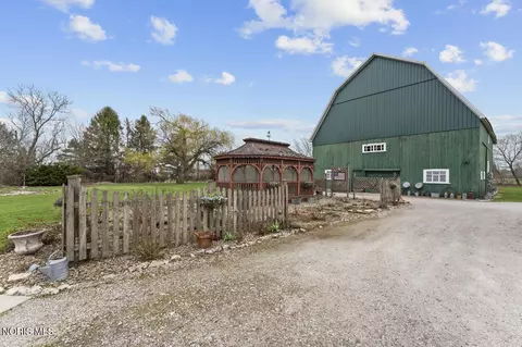 Exterior - 5668 Ayers Rd, Walbridge, OH 43465 photo 7 of 7