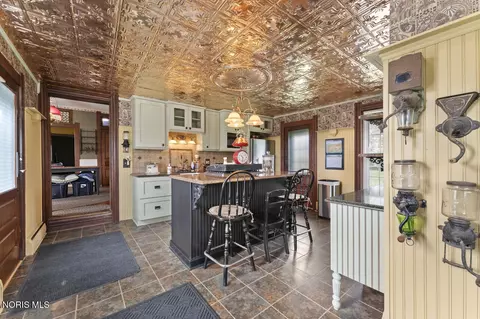 Kitchen - 5668 Ayers Rd, Walbridge, OH 43465 photo 3 of 5