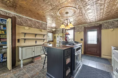 Kitchen - 5668 Ayers Rd, Walbridge, OH 43465 photo 2 of 5
