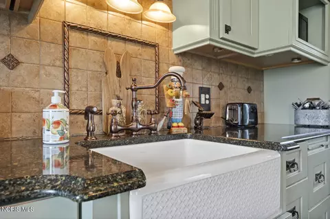 Kitchen - 5668 Ayers Rd, Walbridge, OH 43465 photo 5 of 5