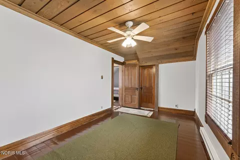 Bedroom - 5668 Ayers Rd, Walbridge, OH 43465 photo 3 of 5