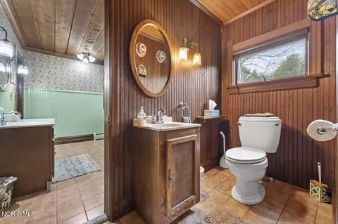Bath - 5668 Ayers Rd, Walbridge, OH 43465 photo 4 of 5