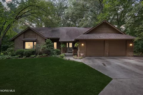 6155 Cross Trails Rd, Sylvania, OH 43560