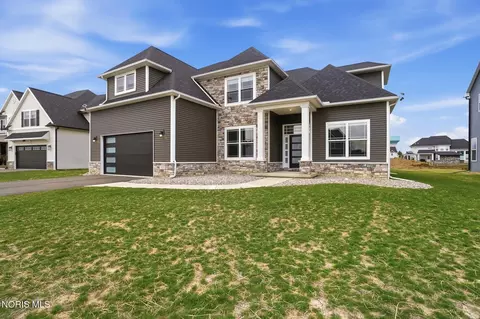 17 Hawthorne Xing, Perrysburg, OH 43551