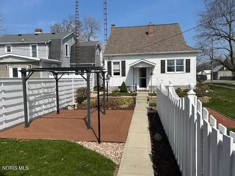 148 E Lynn St, Edgerton, OH 43517