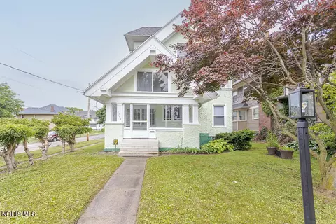 2740 Robinwood Ave, Toledo, OH 43610