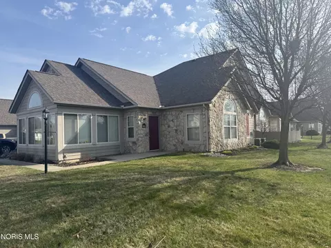 9882 Connor Lake Cir, Perrysburg, OH 43551