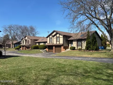 5913 5919 Staghorn Dr, Toledo, OH 43614