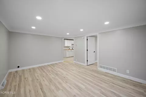 Living - 514 Conrad Ave, Toledo, OH 43607 photo 1 of 2