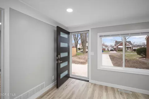 Entry Way - 514 Conrad Ave, Toledo, OH 43607 photo 1 of 1