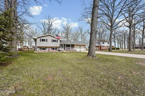 26931 W Woodland Ct, Millbury, OH 43447