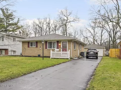 3933 Darewood Dr, Toledo, OH 43623