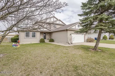 1118 Sandpiper Ln, Bowling Green, OH 43402