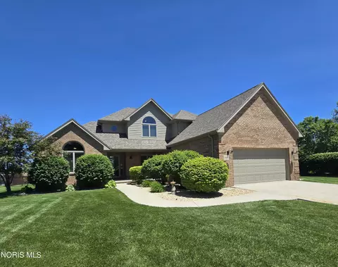 1800 Timber Ridge Dr, Bowling Green, OH 43402