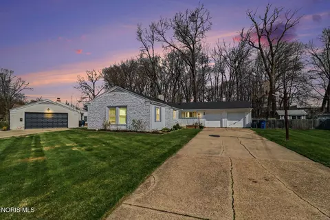 4320 Imperial Dr, Toledo, OH 43615