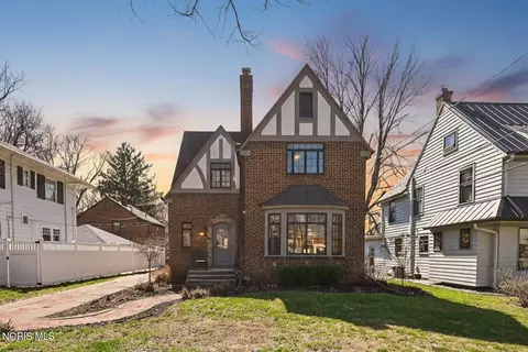 2947 Darlington Rd, Toledo, OH 43606