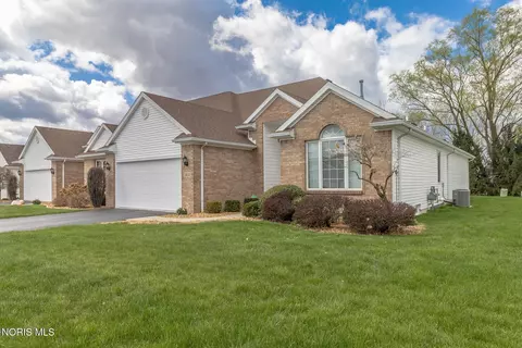 5832 Crossbrooke Ln, Waterville, OH 43566