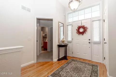 5832 Crossbrooke Ln, Waterville, OH 43566