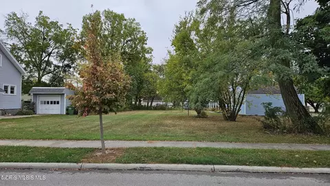 306 Clinton St, Maumee, OH 43537 photo 2