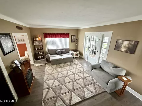 Living - 111 W Wayne St, Paulding, OH 45879 photo 4 of 4