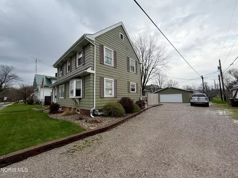 Exterior - 111 W Wayne St, Paulding, OH 45879 photo 4 of 9