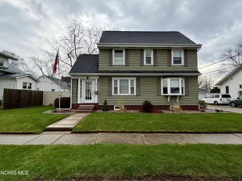 Exterior - 111 W Wayne St, Paulding, OH 45879 photo 2 of 9