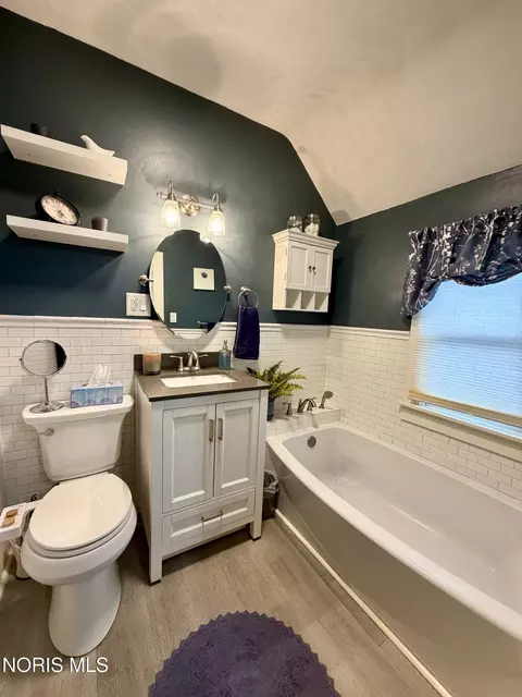 Bath - 111 W Wayne St, Paulding, OH 45879 photo 4 of 4