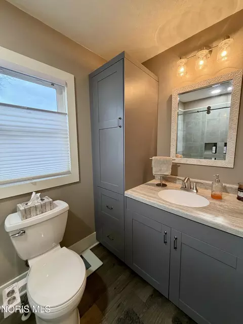 Bath - 111 W Wayne St, Paulding, OH 45879 photo 2 of 4