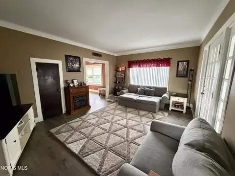 Living - 111 W Wayne St, Paulding, OH 45879 photo 3 of 4