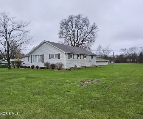 112 Evergreen Ln, Upper Sandusky, OH 43351
