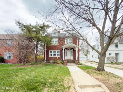 3330 Pelham Rd, Ottawa Hills, OH 43606