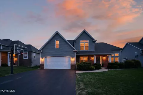 2873 Woods Edge Rd, Perrysburg, OH 43551