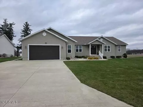 105 Pine Ridge Ln, Upper Sandusky, OH 43351