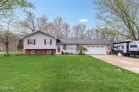 205 Hickory Dr, Napoleon, OH 43545