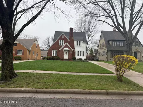 2339 Pemberton Dr, Toledo, OH 43606