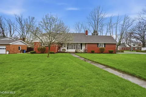 630 Winterhaven Dr, Findlay, OH 45840