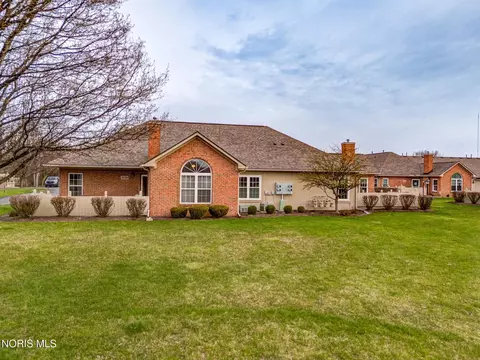 3520 Bayberry Pl, Oregon, OH 43616