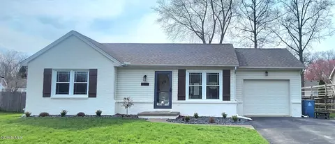 3335 Indian Oaks Ln, Toledo, OH 43617