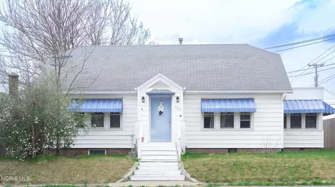 304 Hopkins St, Defiance, OH 43512