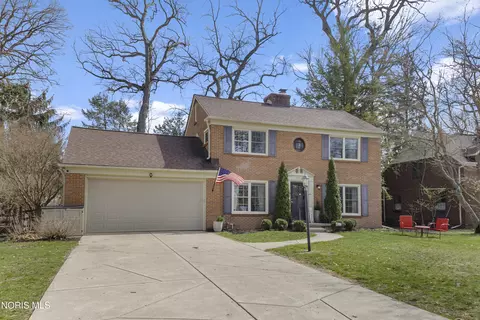 3002 Pembroke Rd, Ottawa Hills, OH 43606