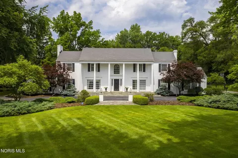 3000 Valley View Dr, Ottawa Hills, OH 43615