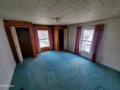 Bedroom - 131 N Hazel St, Upper Sandusky, OH 43351 photo 2 of 5